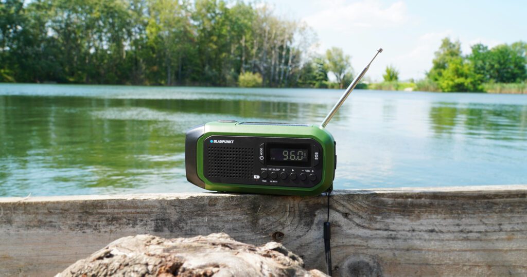 Blaupunkt ER20 — аварийное AM/FM радио с фонариком и SOS сигналом